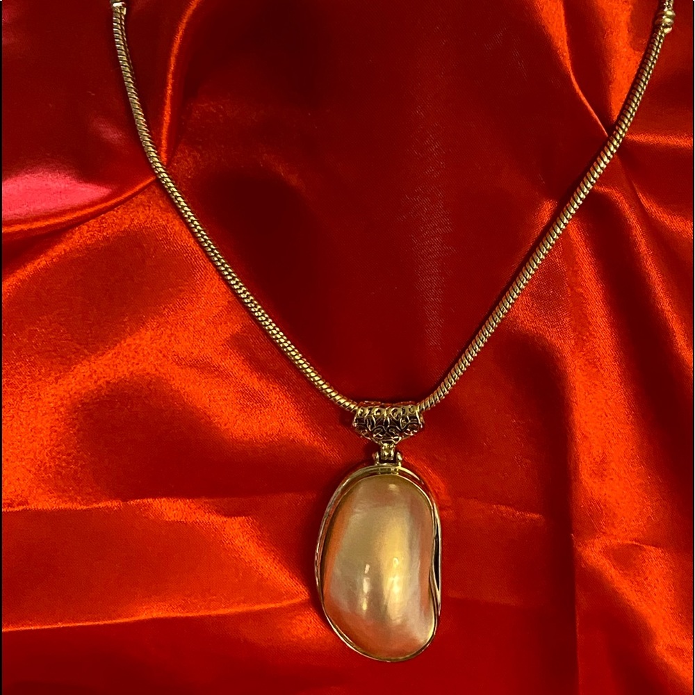 Bold Mother of Pearl Necklace